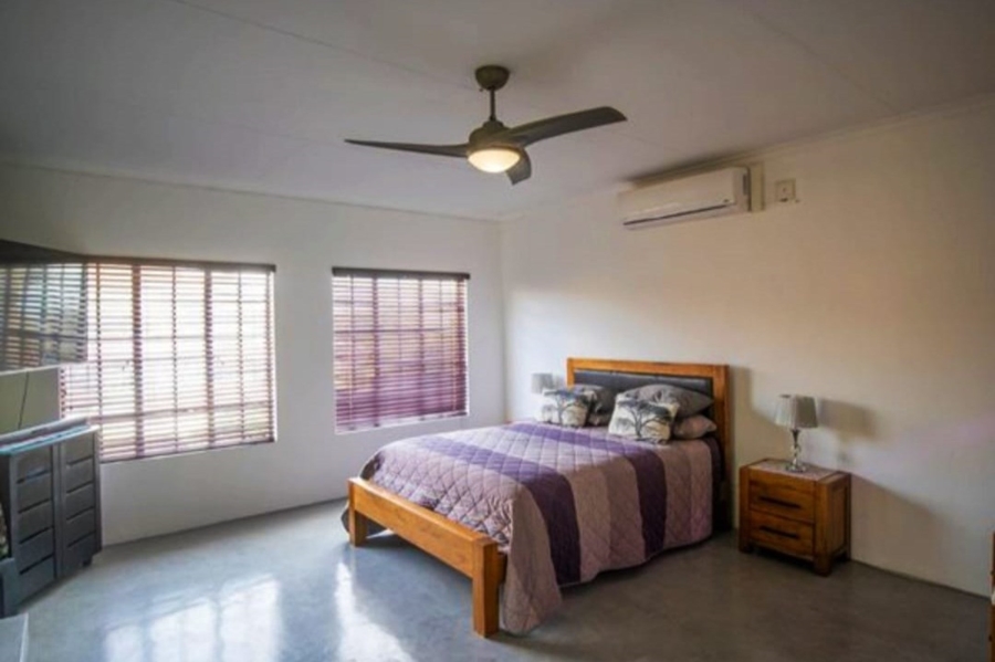 5 Bedroom Property for Sale in Safari Gardens North West